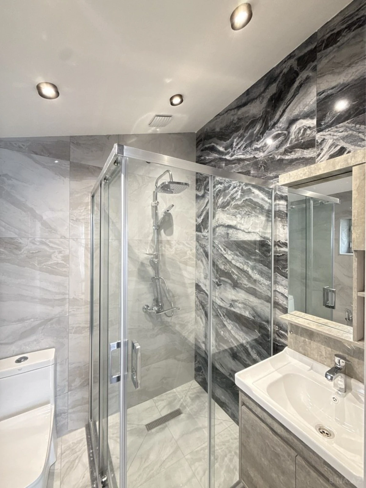 Satılır 6 otaqlı həyət evi 285 m²