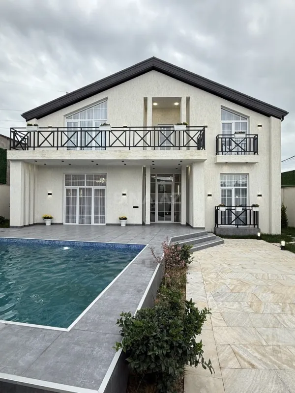 Satılır 6 otaqlı həyət evi 285 m²