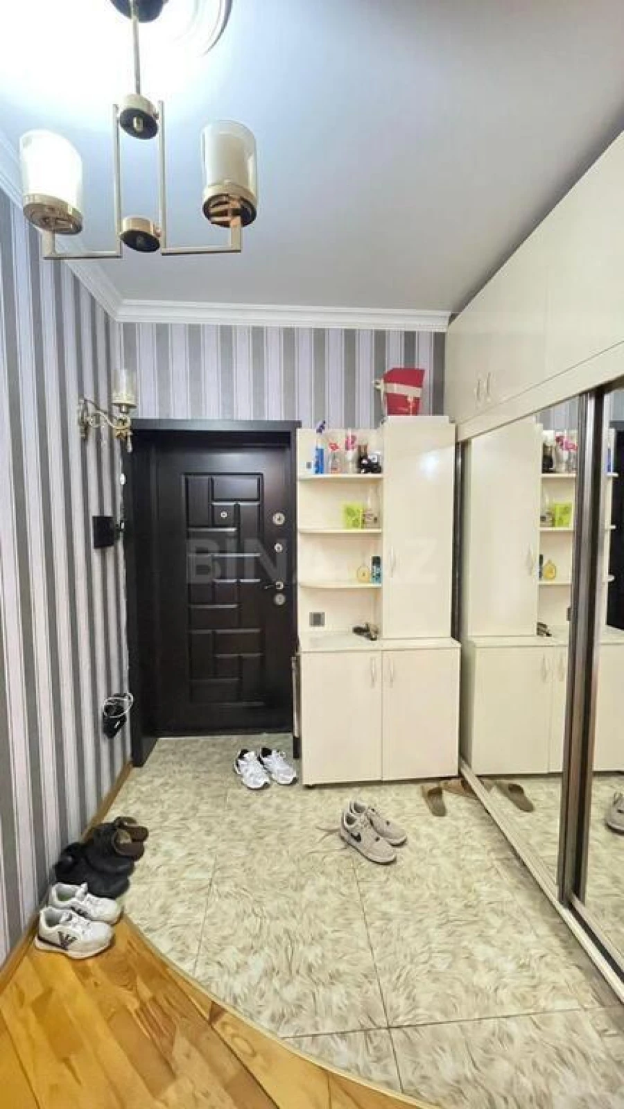 Satılır 3 otaqlı mənzil 105 m²