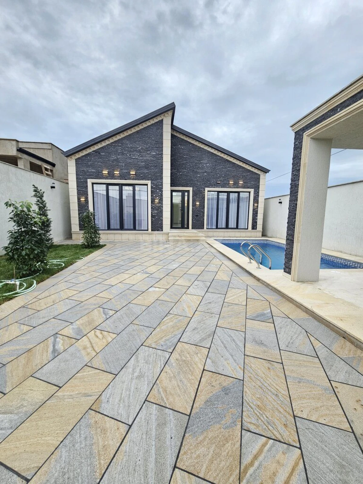 Satılır 4 otaqlı həyət evi 150 m²