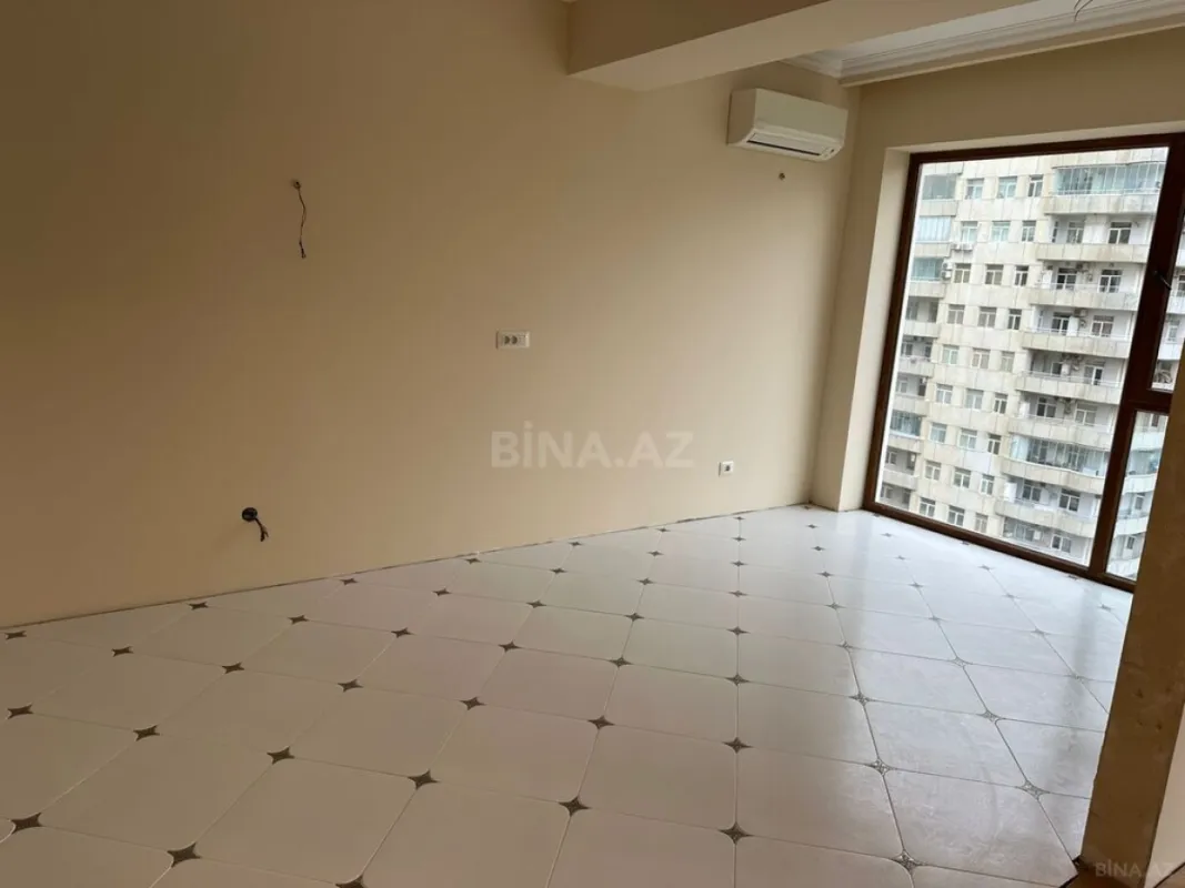 Satılır 4 otaqlı mənzil 182 m²