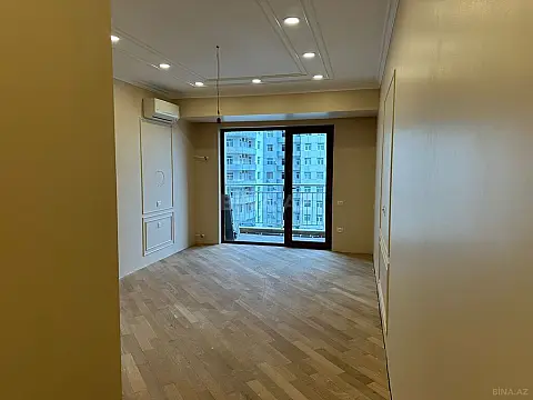 Satılır 4 otaqlı mənzil 182 m²