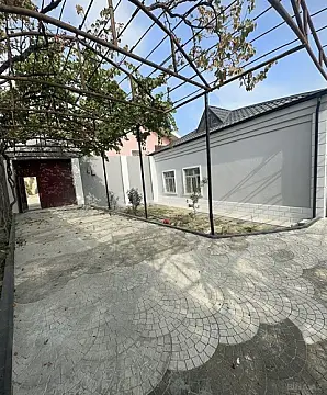 Satılır 4 otaqlı həyət evi 130 m²