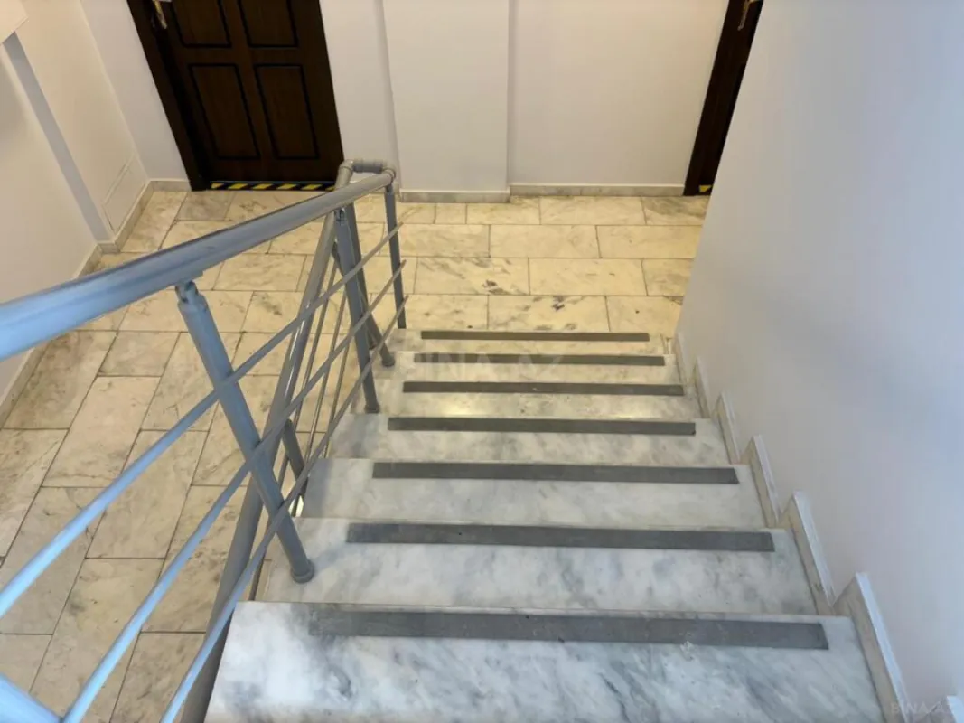 Kirayə verilir 20 otaqlı ofis 1000 m²