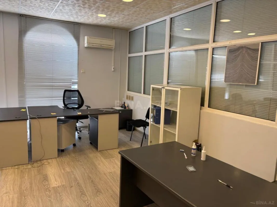 Kirayə verilir 20 otaqlı ofis 1000 m²