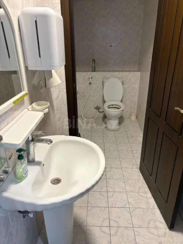 Kirayə verilir 20 otaqlı ofis 1000 m²