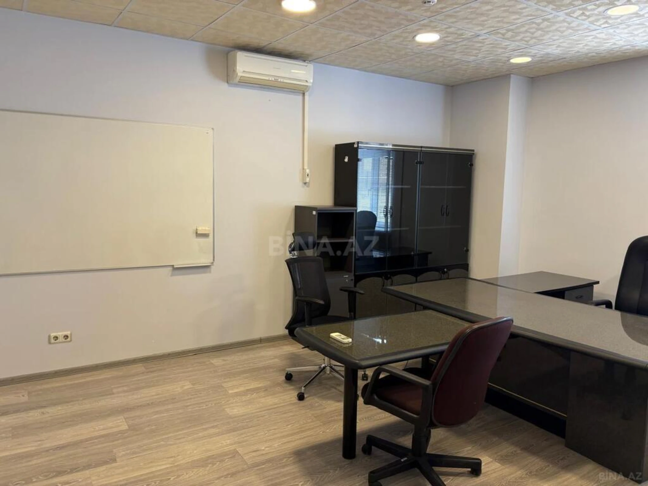 Kirayə verilir 20 otaqlı ofis 1000 m²