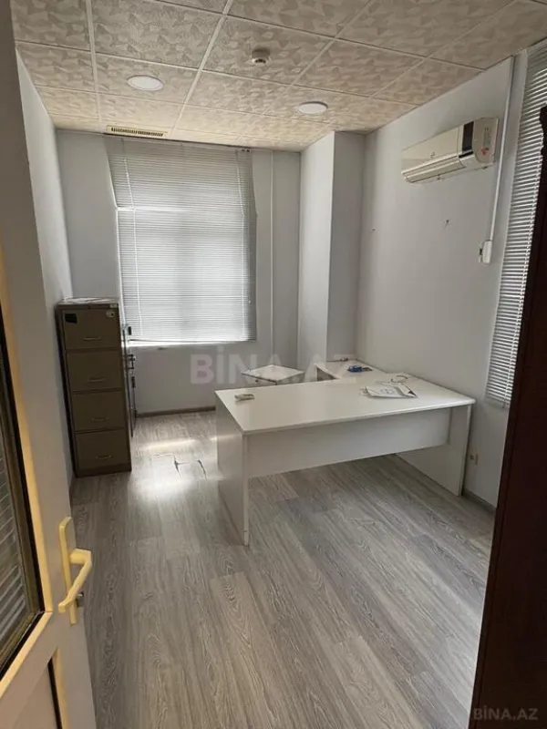 Kirayə verilir 20 otaqlı ofis 1000 m²