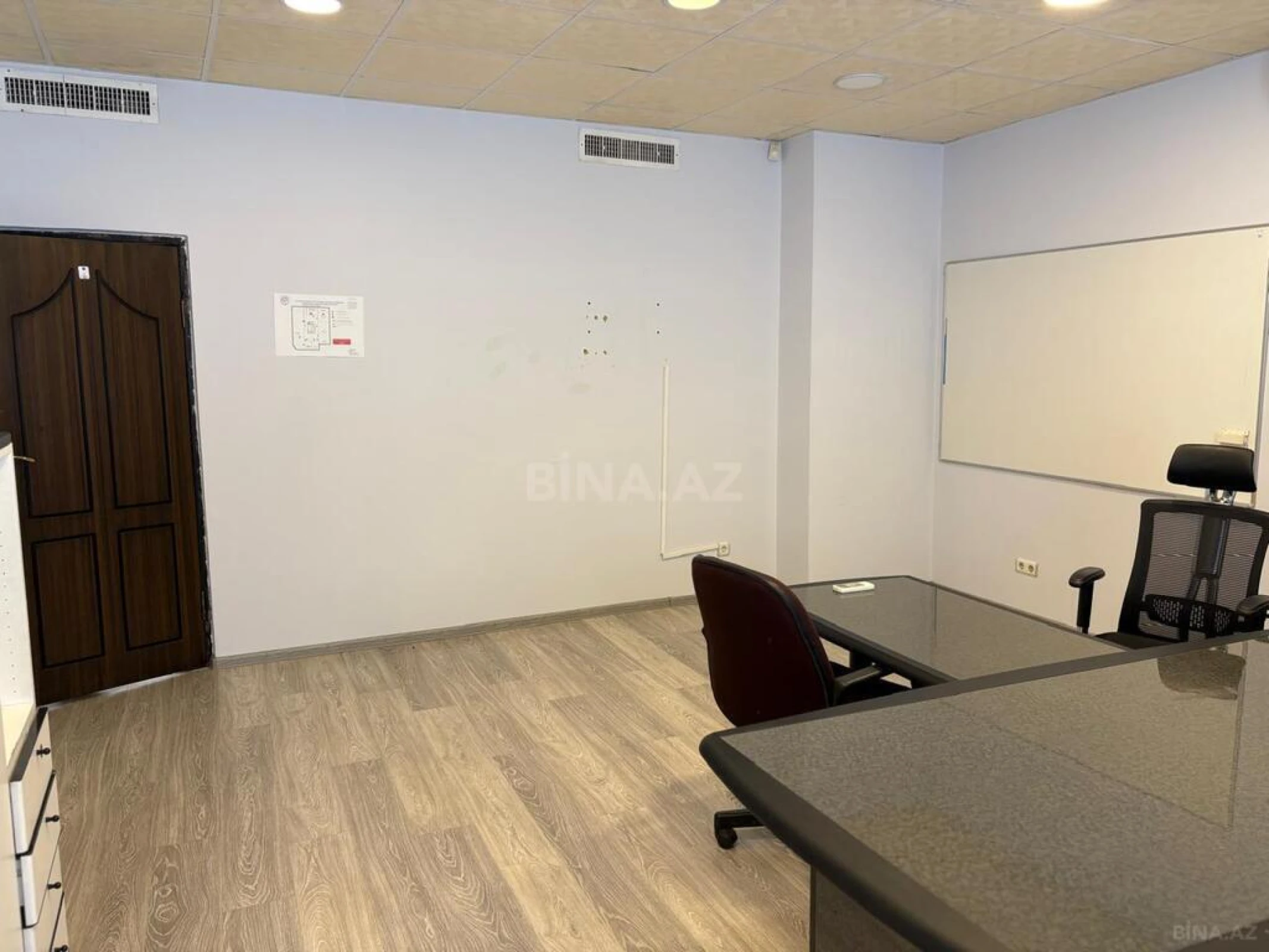 Kirayə verilir 20 otaqlı ofis 1000 m²
