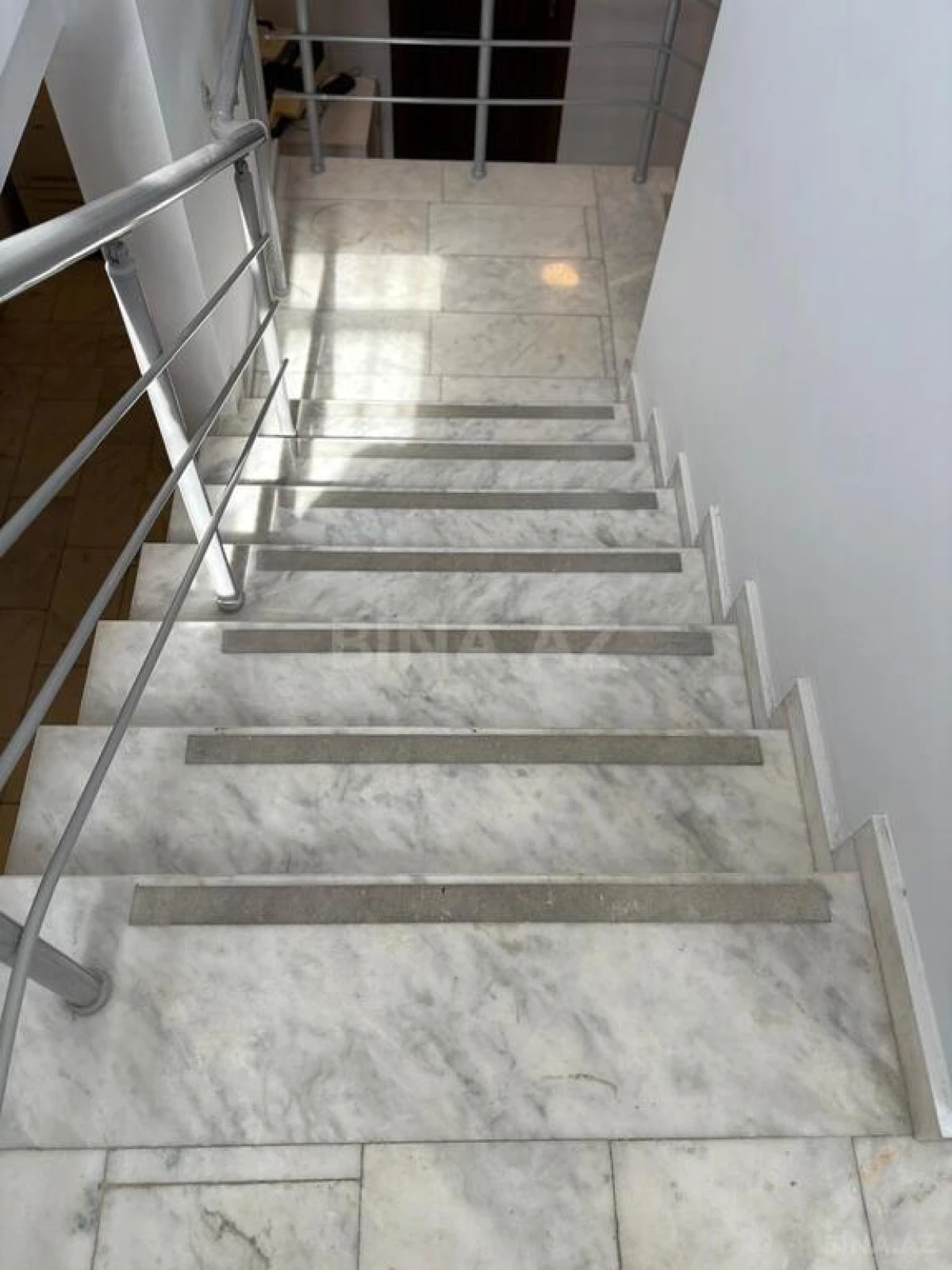 Kirayə verilir 20 otaqlı ofis 1000 m²