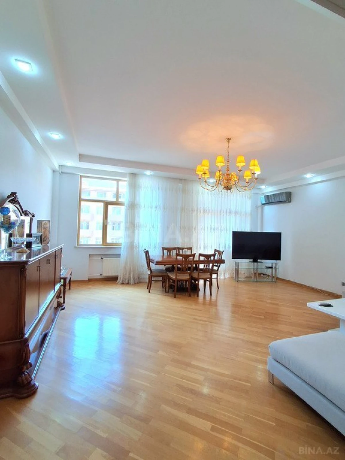 Satılır 4 otaqlı mənzil 186 m²