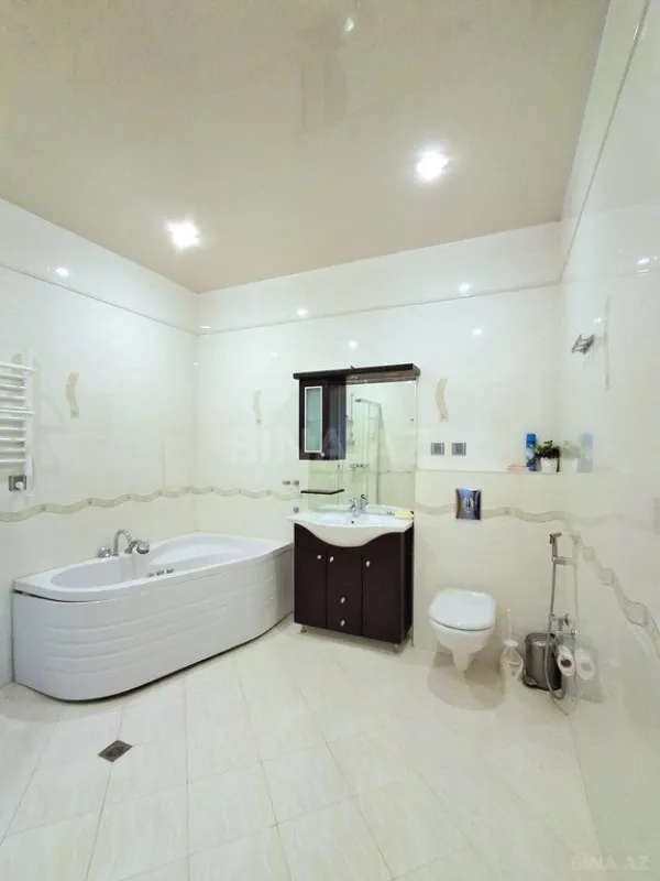 Satılır 4 otaqlı mənzil 186 m²