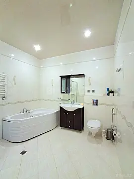 Satılır 4 otaqlı mənzil 186 m²