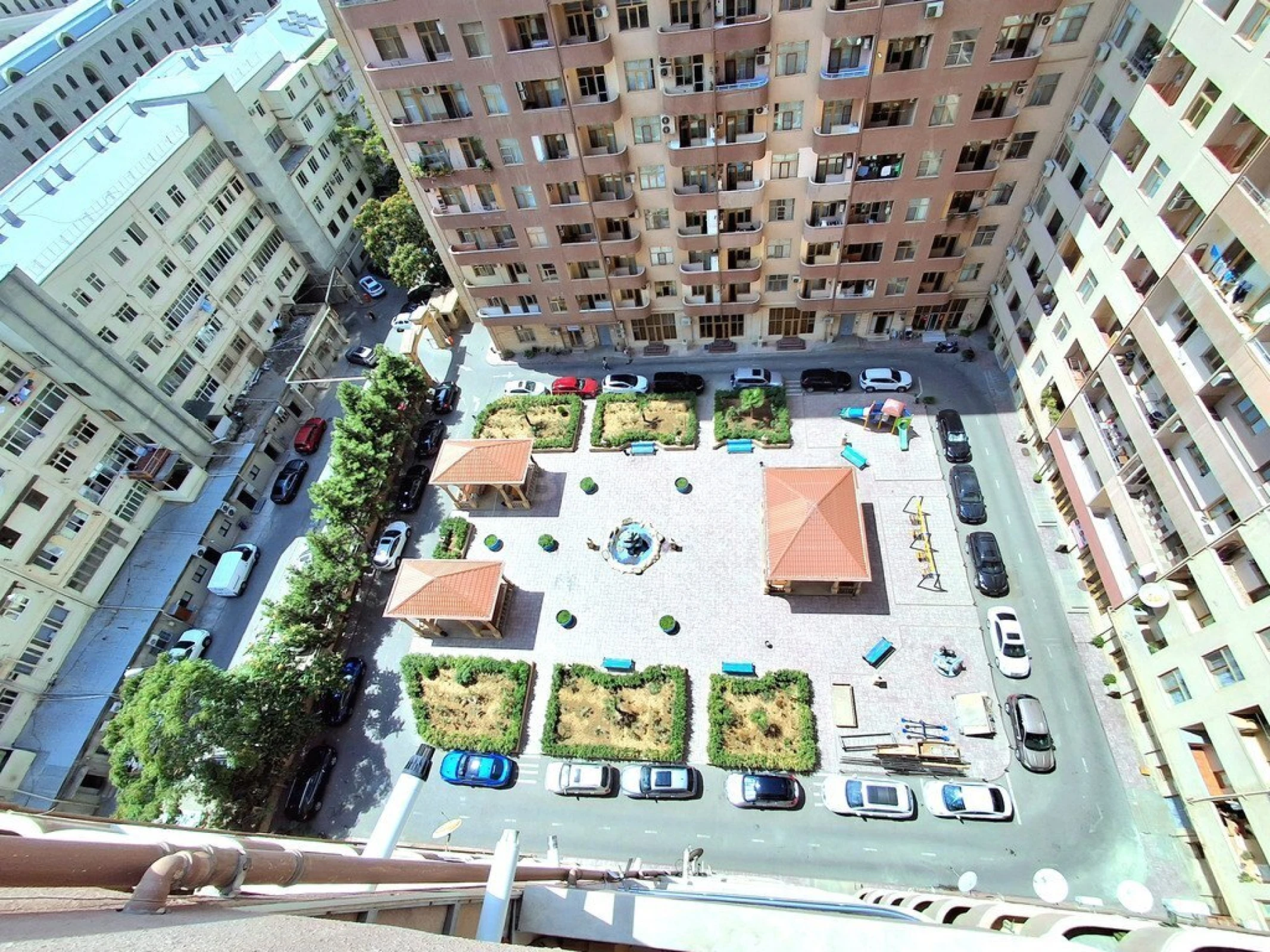 Satılır 4 otaqlı mənzil 186 m²