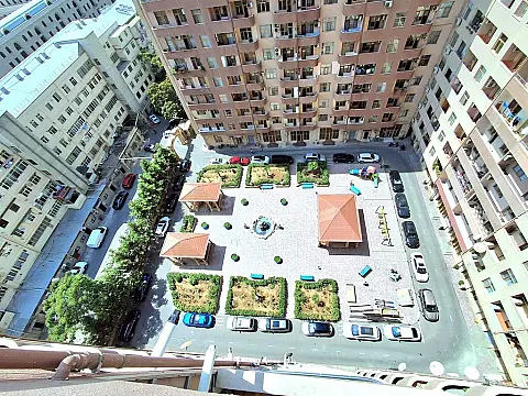 Satılır 4 otaqlı mənzil 186 m² — Bakı 4 otaq 186.00 m²