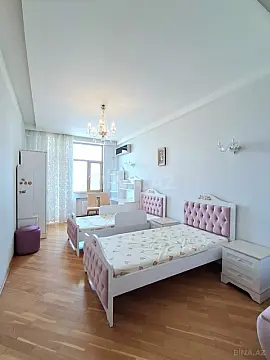 Satılır 4 otaqlı mənzil 186 m²