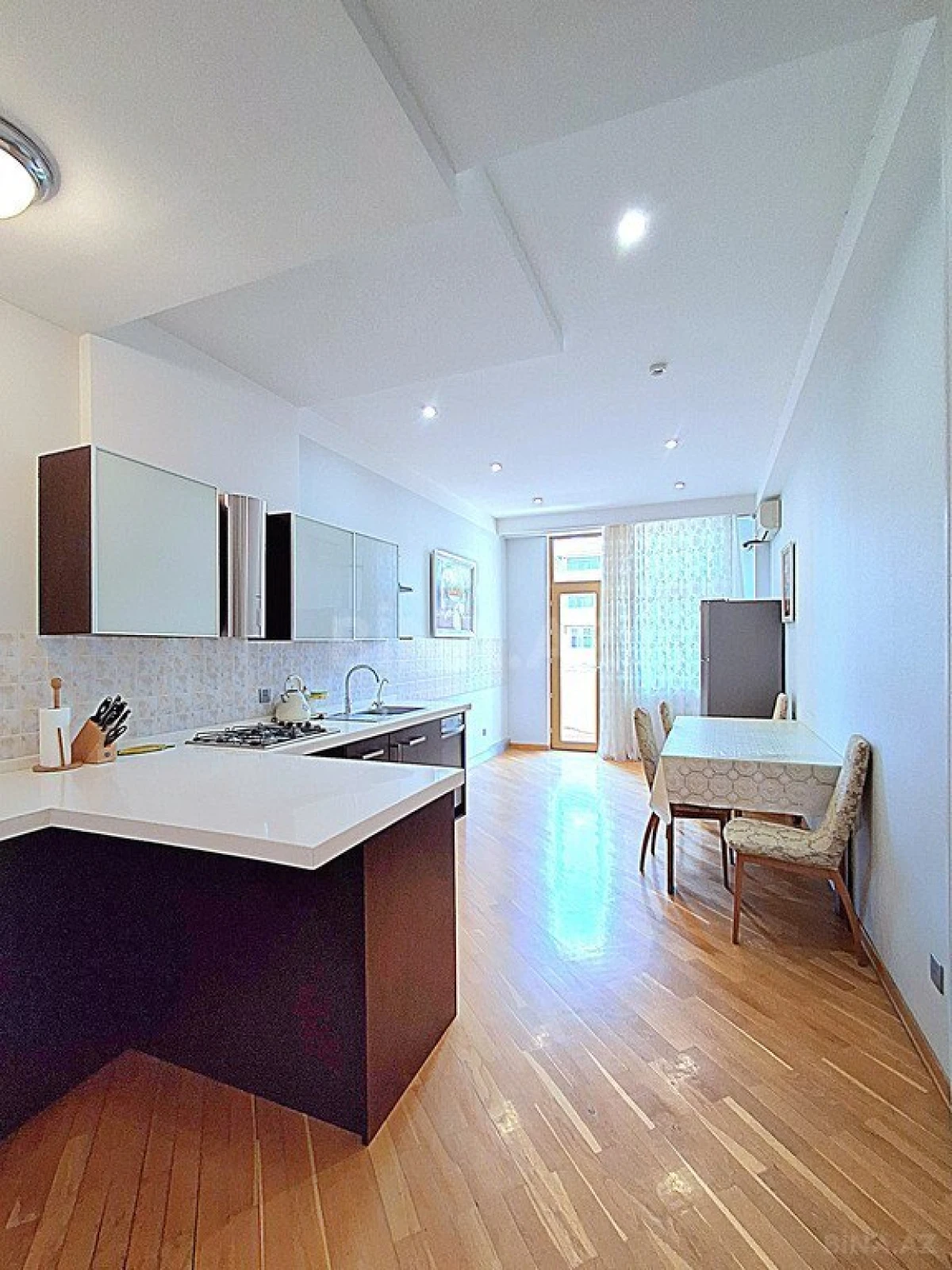 Satılır 4 otaqlı mənzil 186 m²