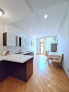 Satılır 4 otaqlı mənzil 186 m²