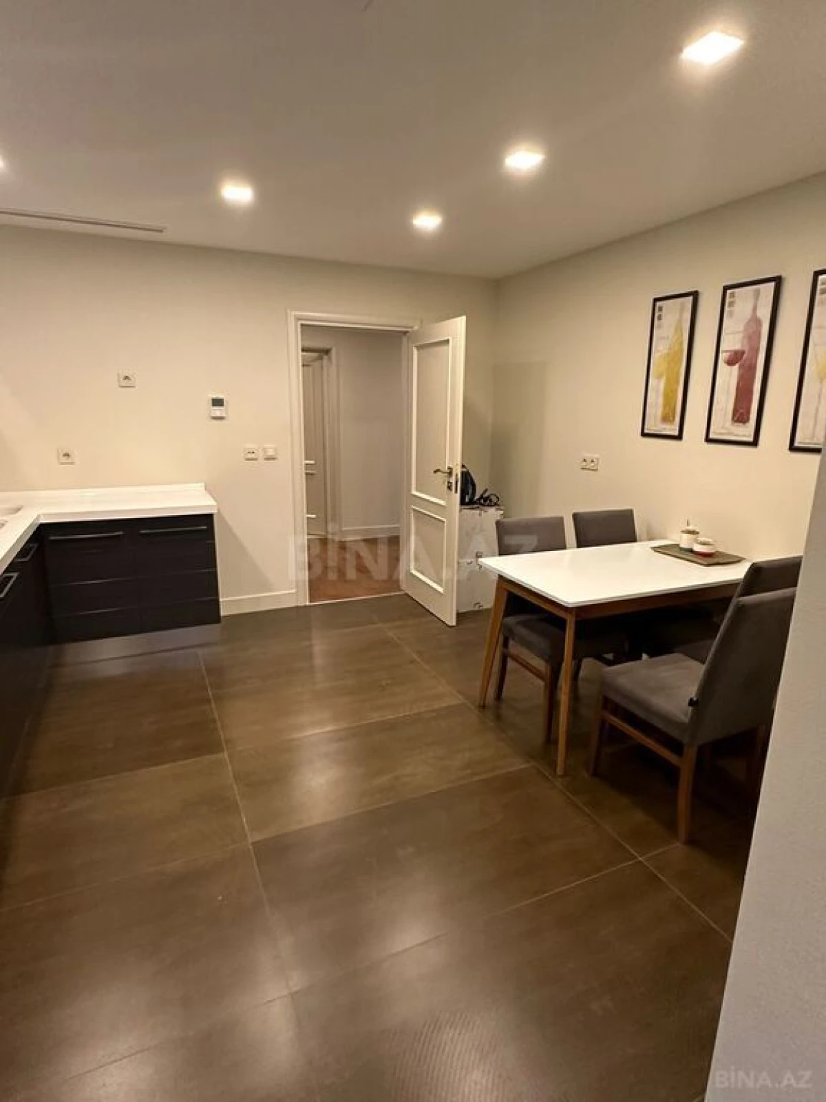 Kirayə verilir 4 otaqlı mənzil 196 m²