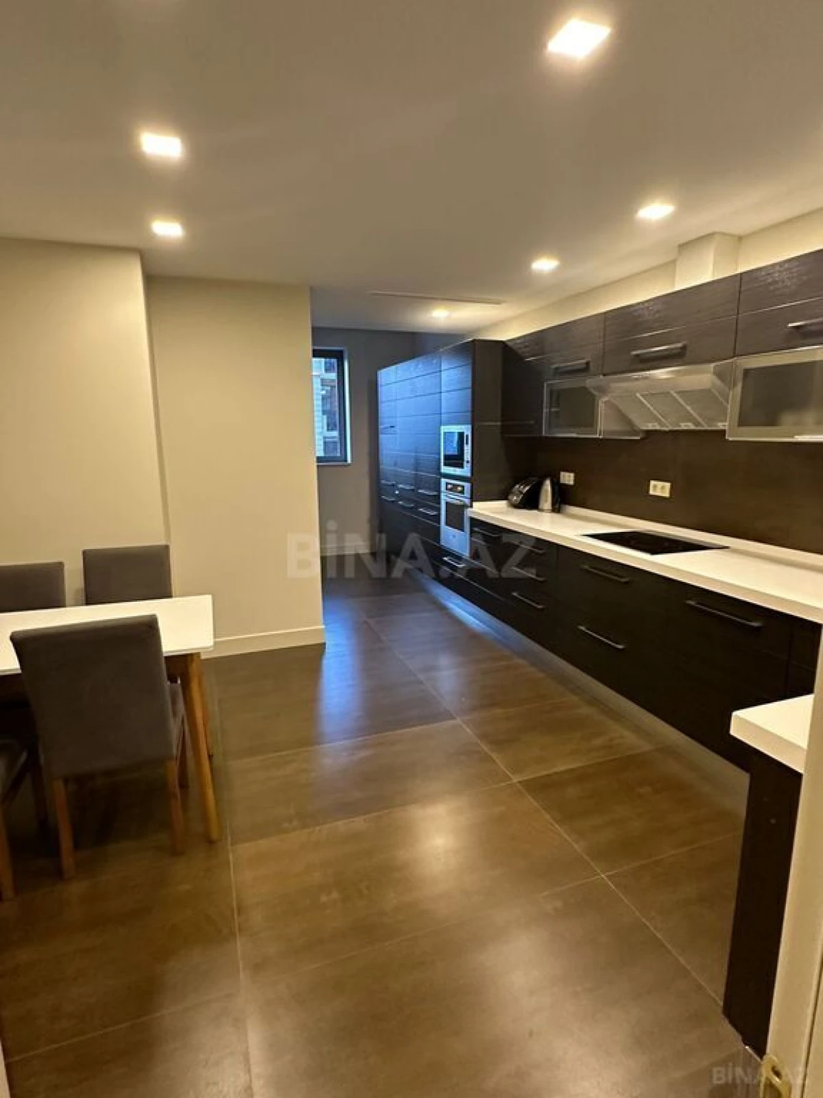 Kirayə verilir 4 otaqlı mənzil 196 m²