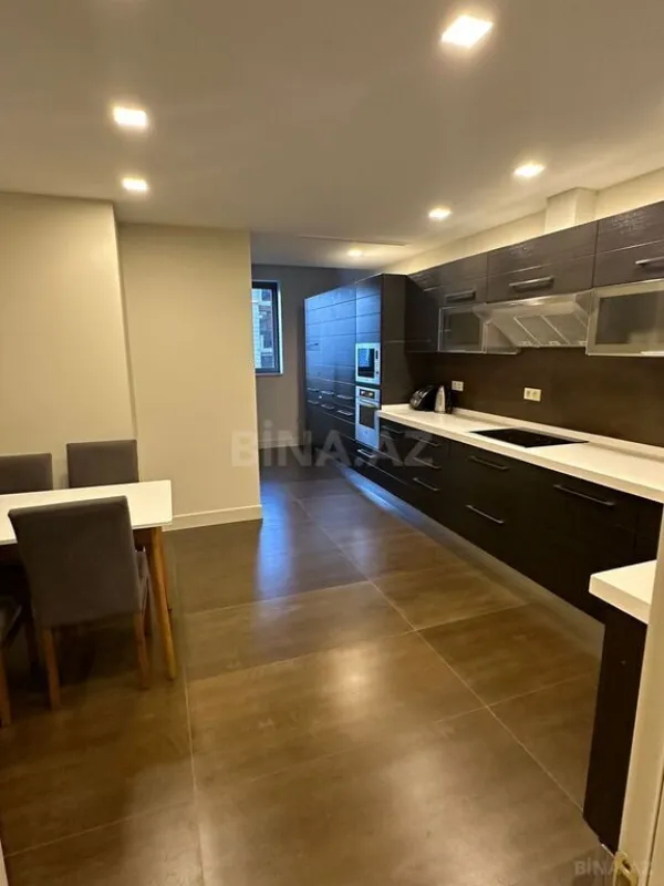 Kirayə verilir 4 otaqlı mənzil 196 m²