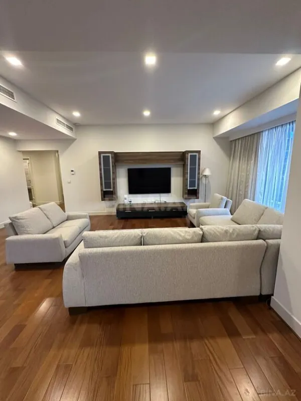 Kirayə verilir 4 otaqlı mənzil 196 m²