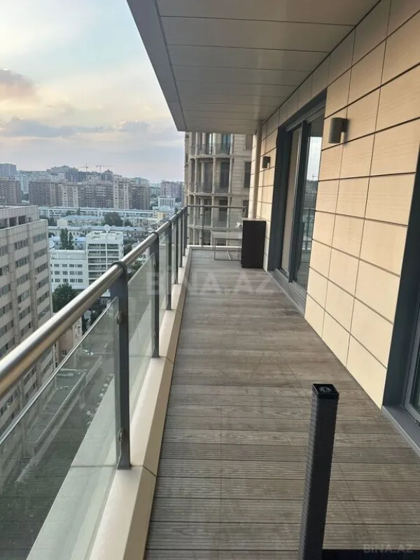 Kirayə verilir 4 otaqlı mənzil 196 m²