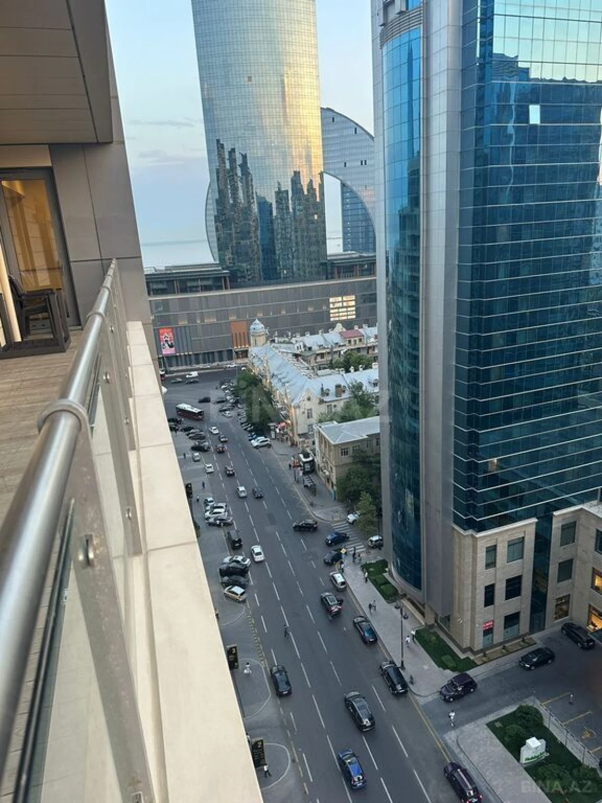 Kirayə verilir 4 otaqlı mənzil 196 m²