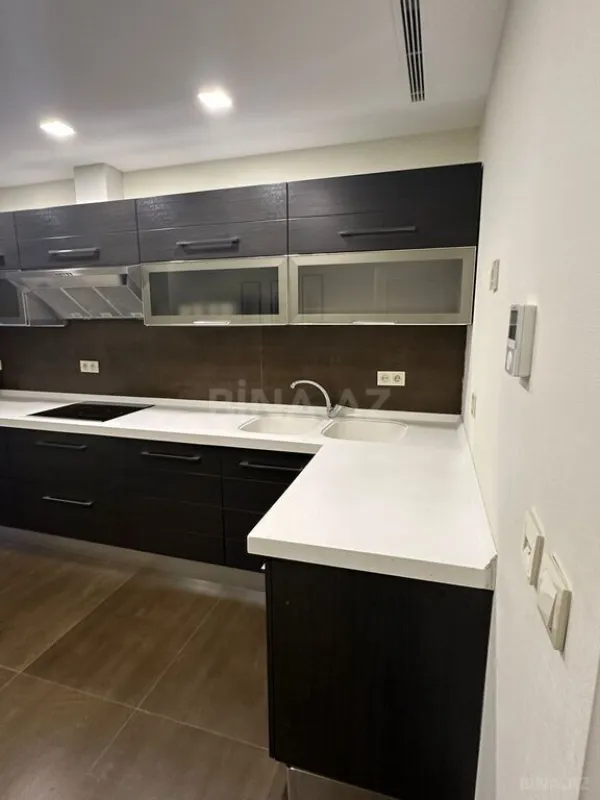 Kirayə verilir 4 otaqlı mənzil 196 m²