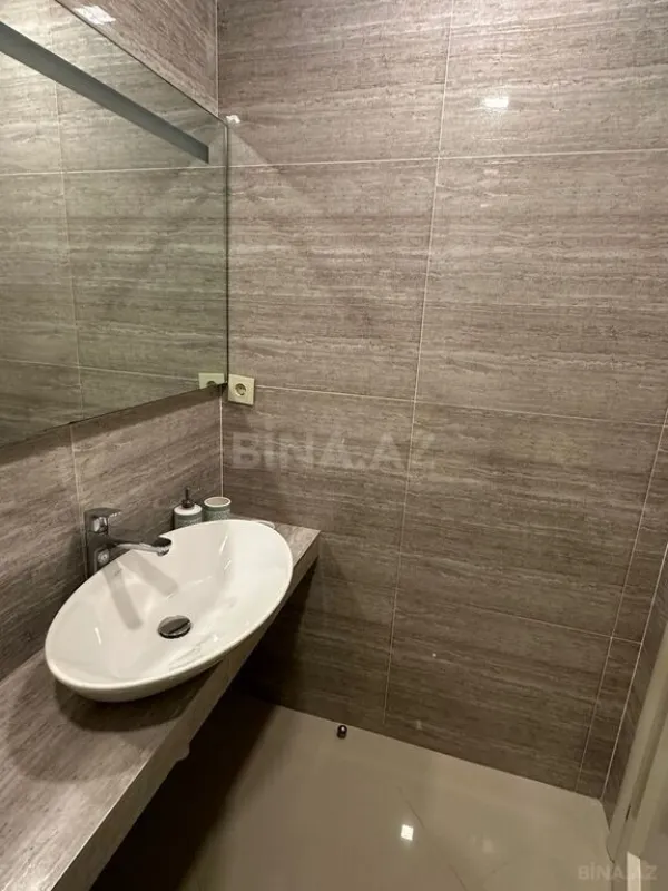 Kirayə verilir 4 otaqlı mənzil 196 m²