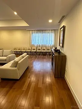 Kirayə verilir 4 otaqlı mənzil 196 m²
