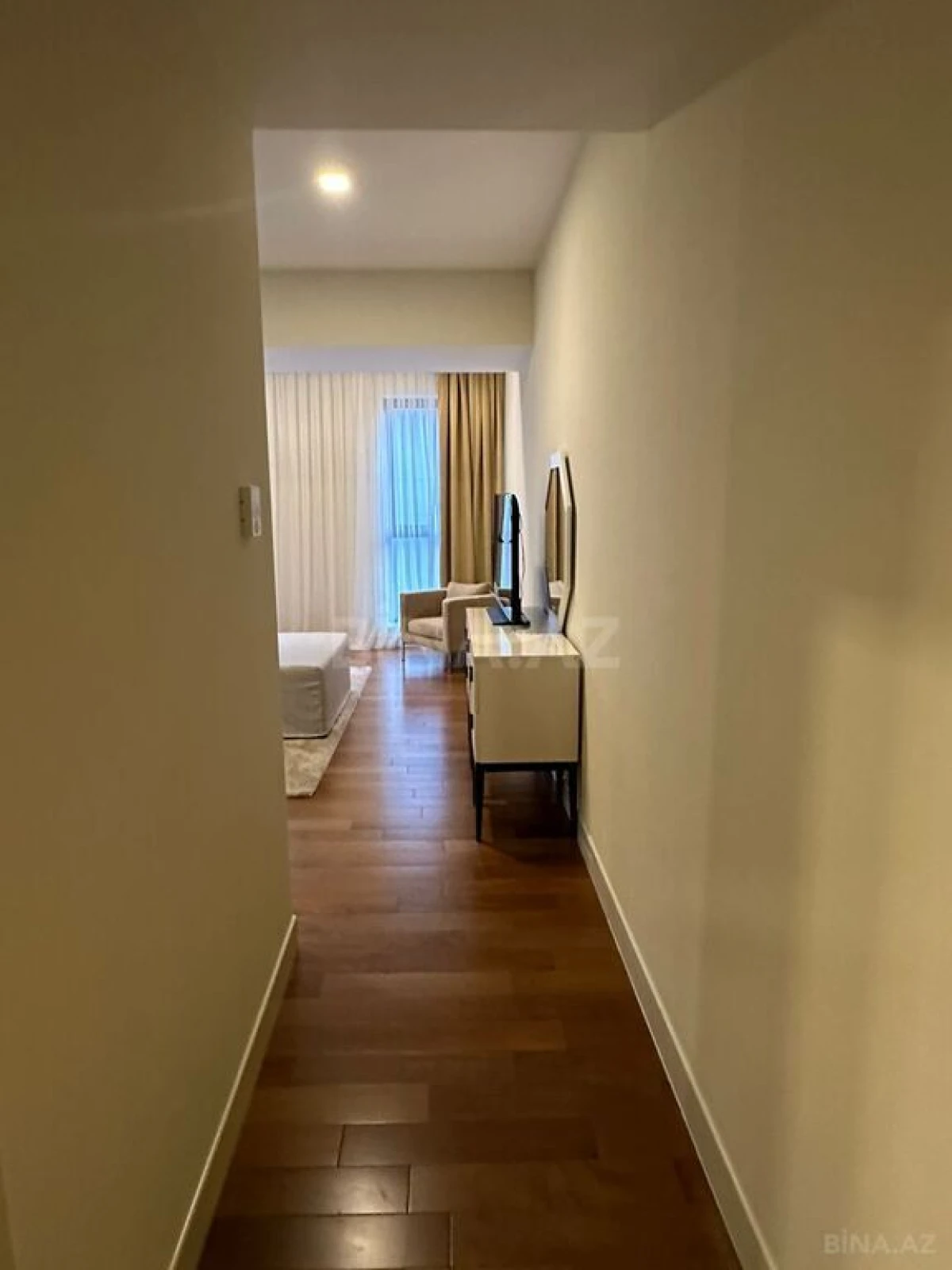 Kirayə verilir 4 otaqlı mənzil 196 m²