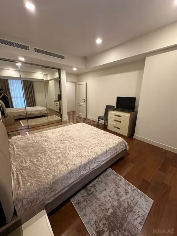 Kirayə verilir 4 otaqlı mənzil 196 m²