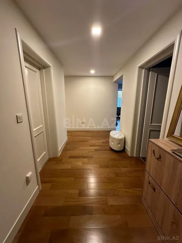 Kirayə verilir 4 otaqlı mənzil 196 m²