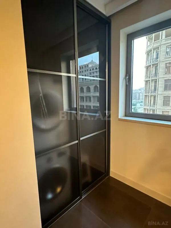 Kirayə verilir 4 otaqlı mənzil 196 m²