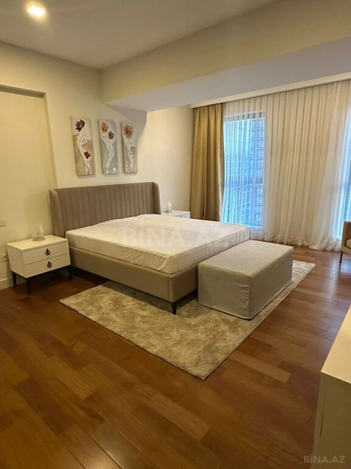 Kirayə verilir 4 otaqlı mənzil 196 m²