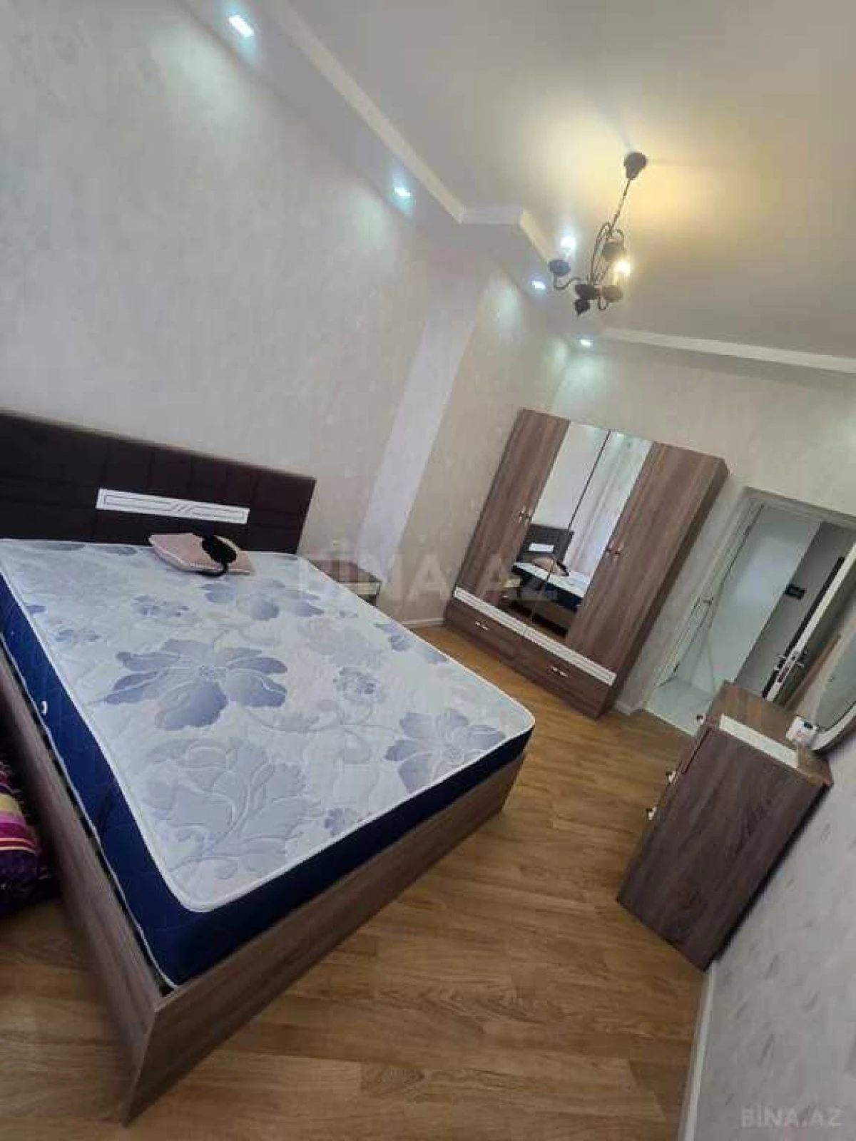 Kirayə verilir 2 otaqlı mənzil 65 m²