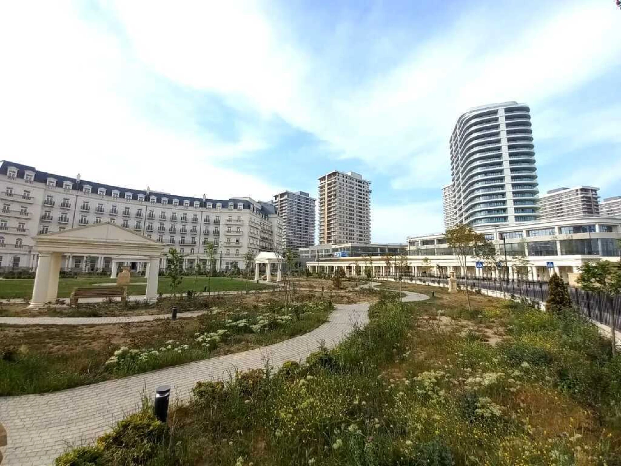 Satılır 3 otaqlı mənzil 110 m²