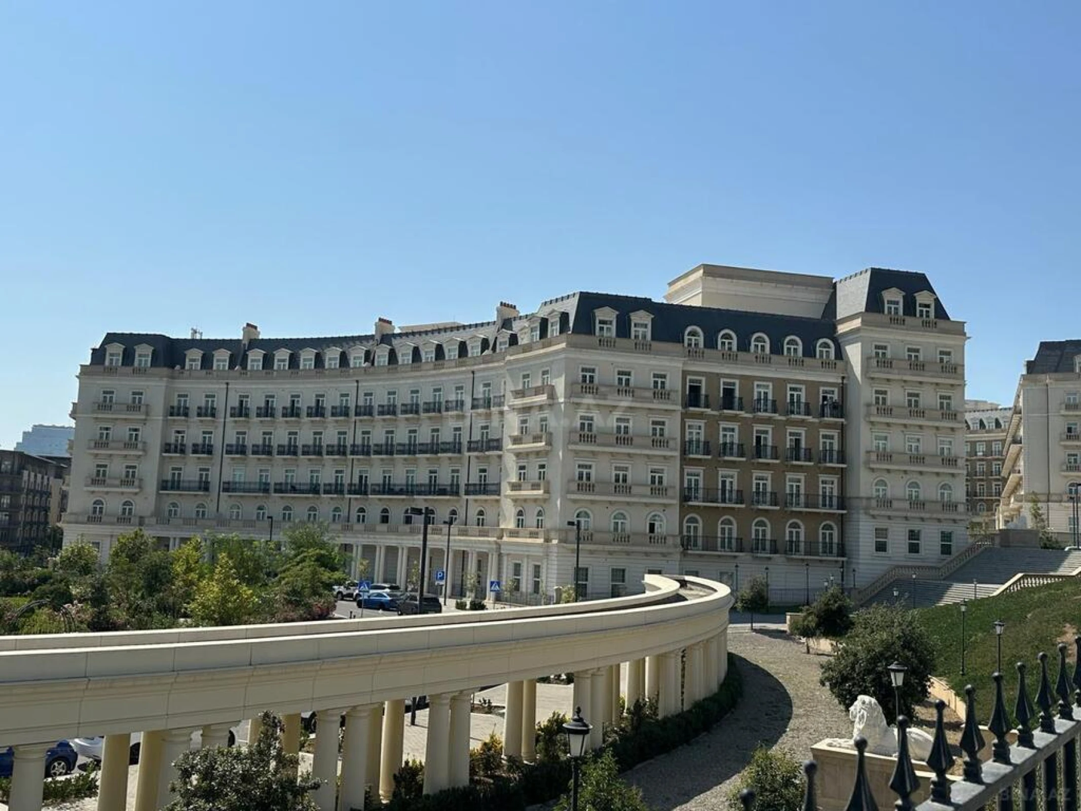 Satılır 3 otaqlı mənzil 110 m²