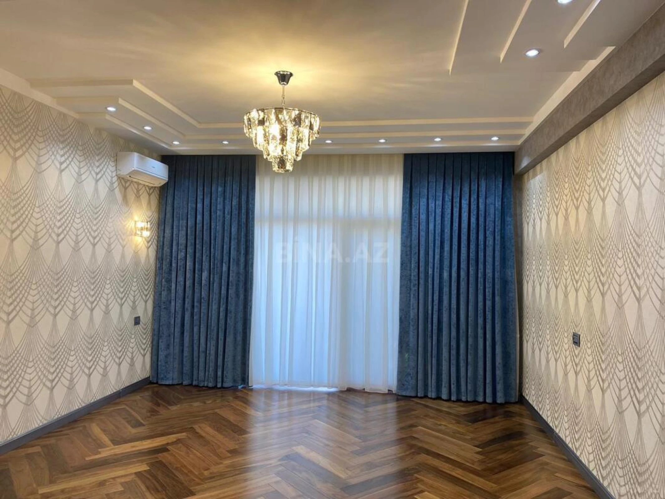 Satılır 5 otaqlı mənzil 217 m²