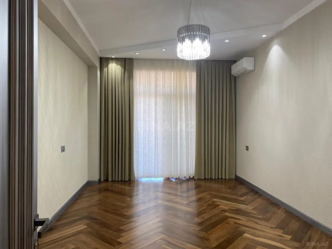 Satılır 5 otaqlı mənzil 217 m²