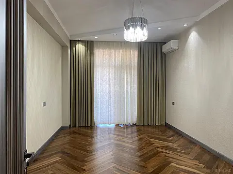 Satılır 5 otaqlı mənzil 217 m²