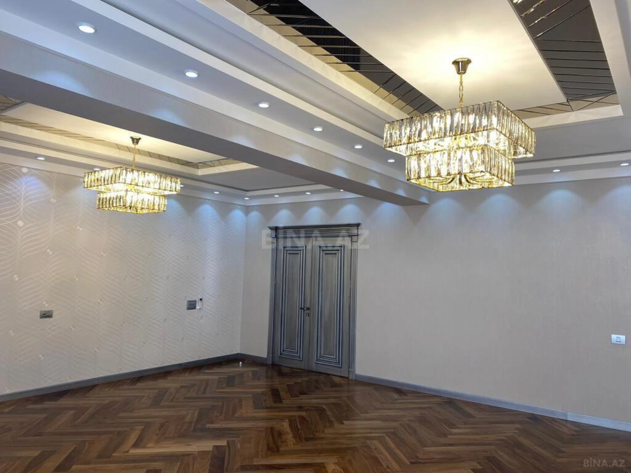 Satılır 5 otaqlı mənzil 217 m²