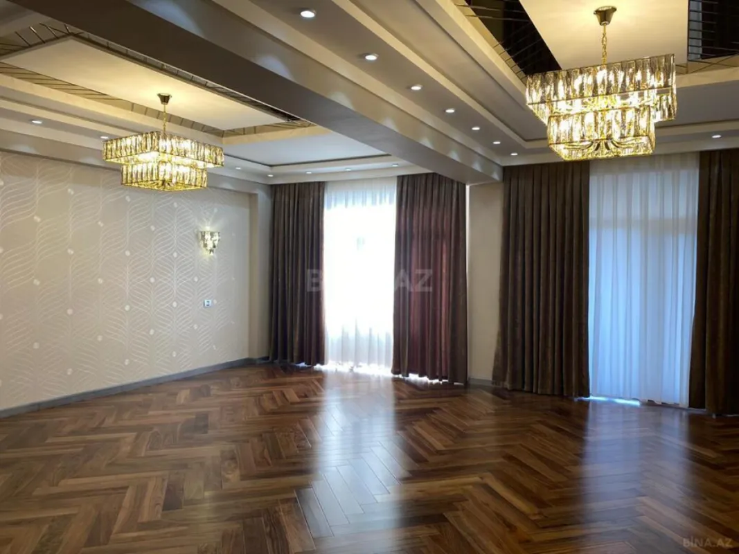 Satılır 5 otaqlı mənzil 217 m²