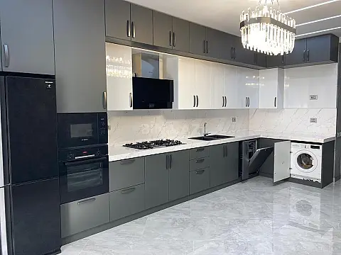 Satılır 5 otaqlı mənzil 217 m²