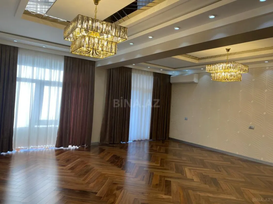 Satılır 5 otaqlı mənzil 217 m²