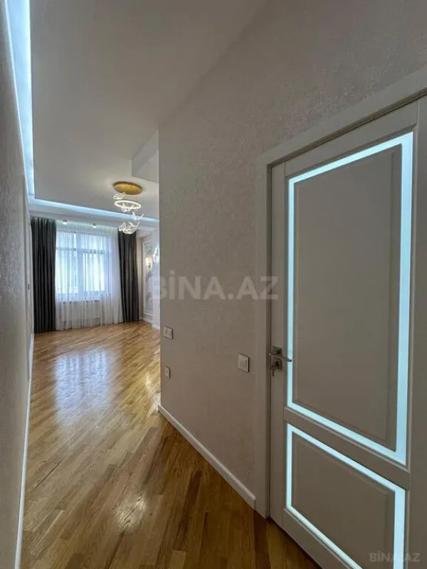 Satılır 3 otaqlı mənzil 127 m²