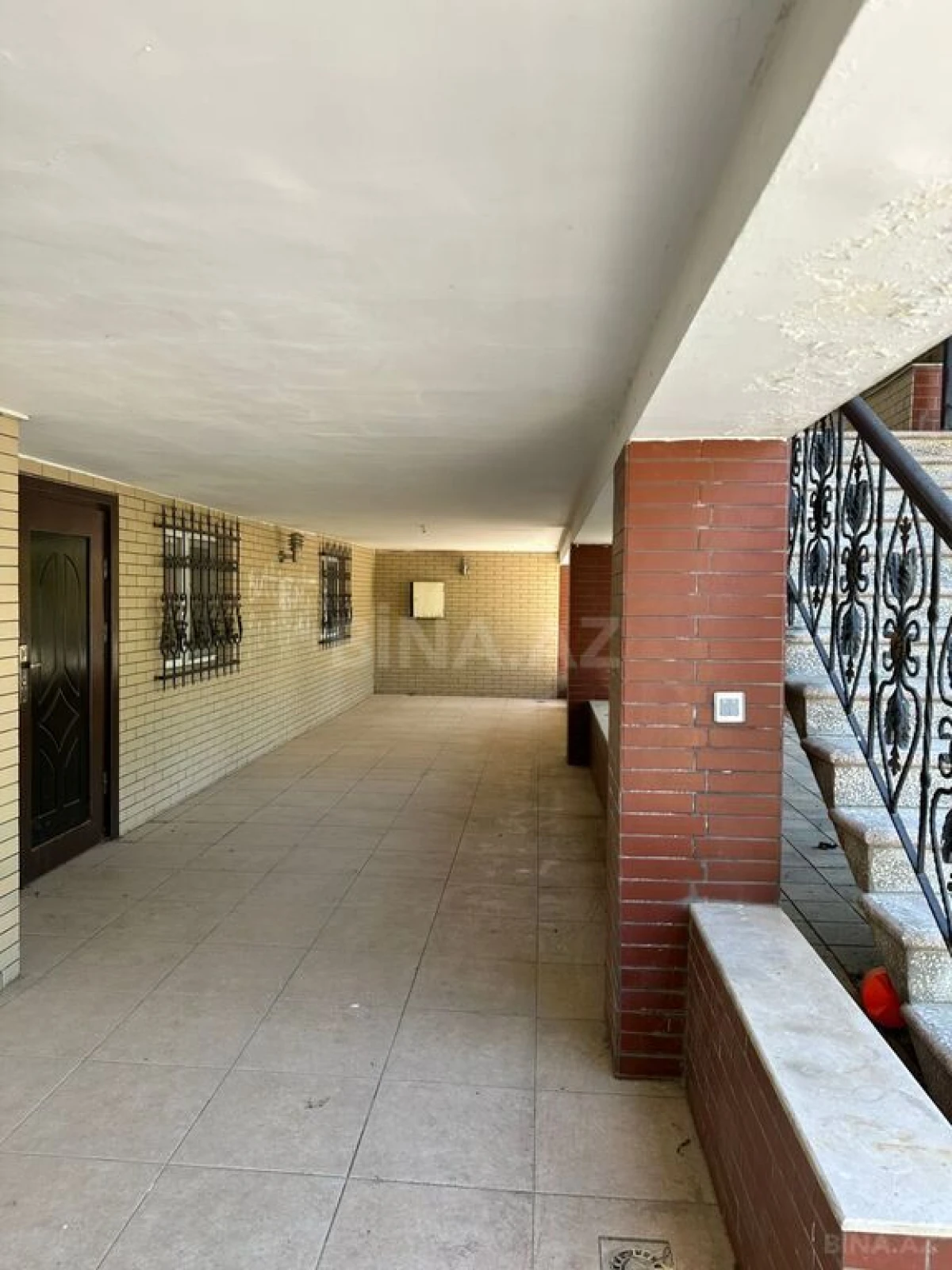 Kirayə verilir 9 otaqlı həyət evi 950 m²