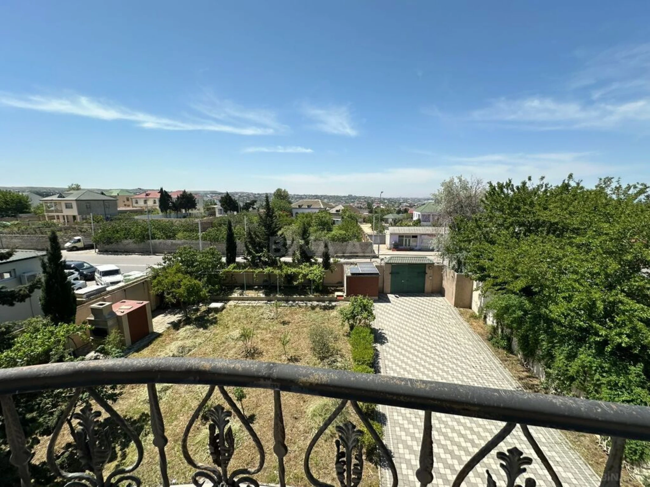 Kirayə verilir 9 otaqlı həyət evi 950 m²