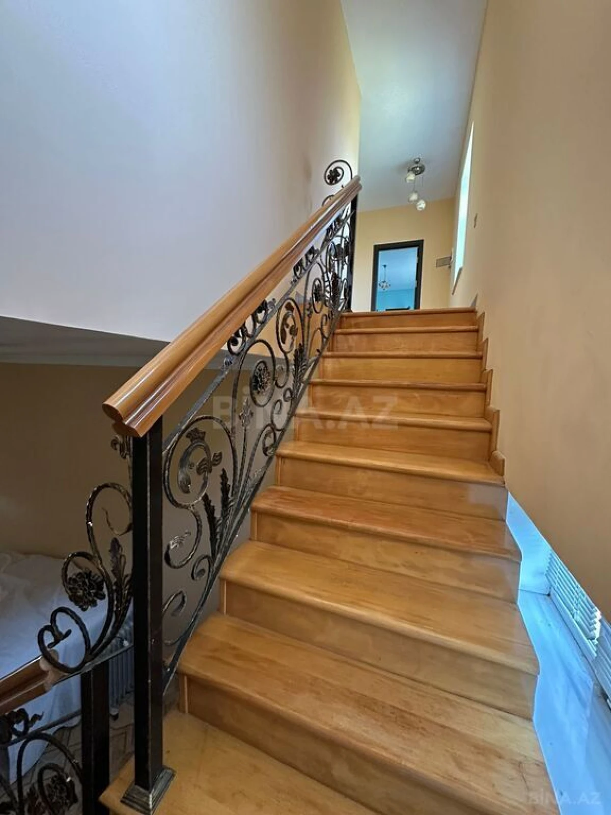 Kirayə verilir 9 otaqlı həyət evi 950 m²